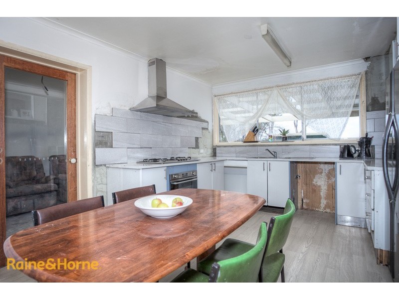 17 Gilchrist Crescent, Sunbury VIC 3429