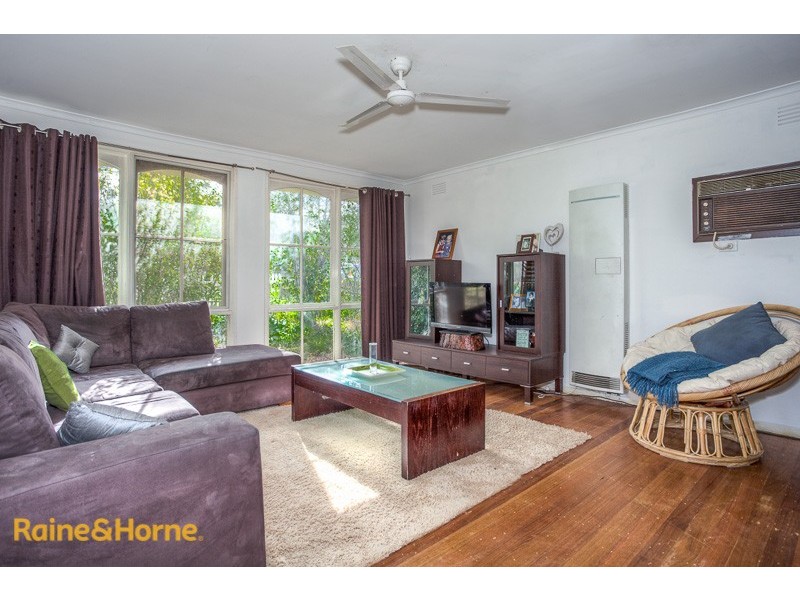 17 Gilchrist Crescent, Sunbury VIC 3429