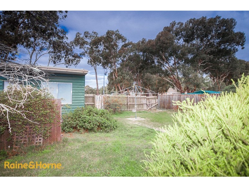17 Gilchrist Crescent, Sunbury VIC 3429
