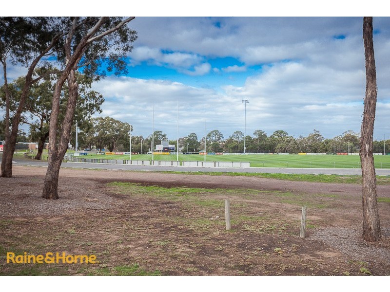 17 Gilchrist Crescent, Sunbury VIC 3429