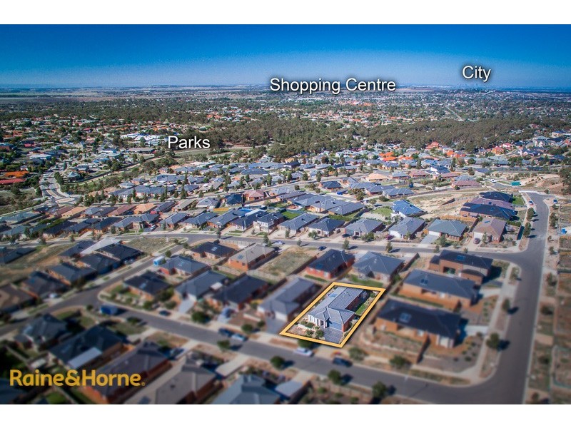 9 Broomfield Avenue, Sunbury VIC 3429