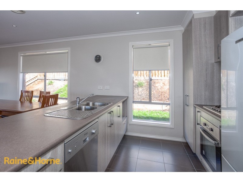 9 Broomfield Avenue, Sunbury VIC 3429