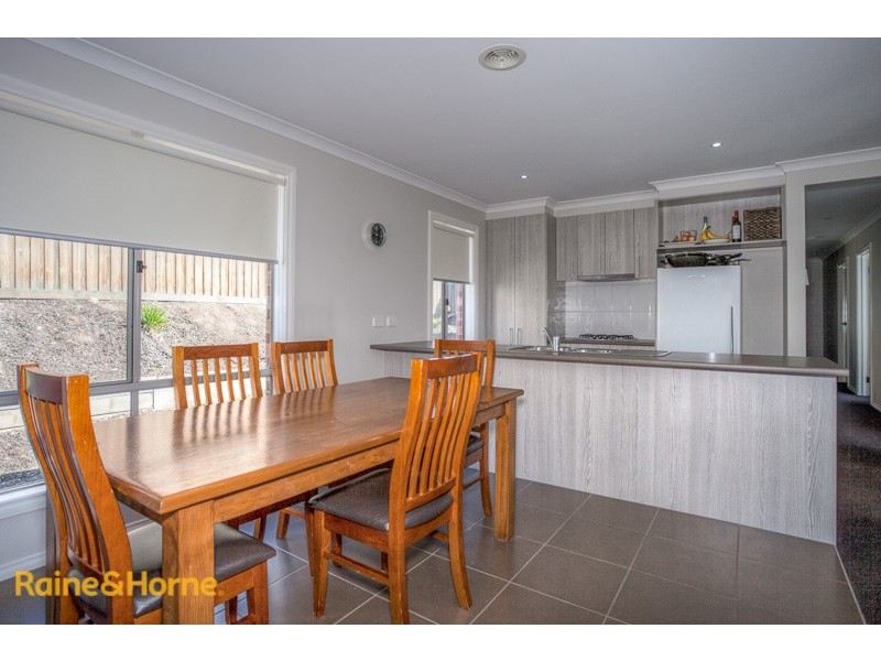 9 Broomfield Avenue, Sunbury VIC 3429