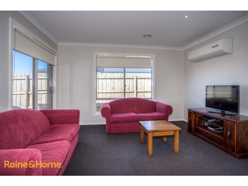 9 Broomfield Avenue, Sunbury VIC 3429