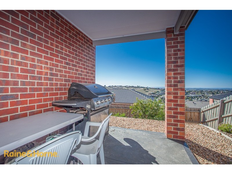 9 Broomfield Avenue, Sunbury VIC 3429