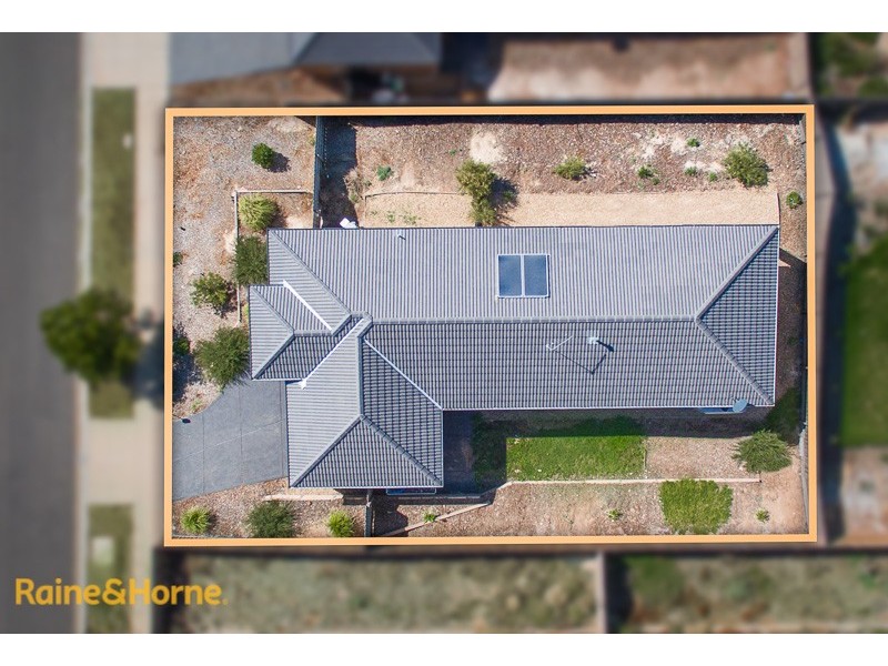 9 Broomfield Avenue, Sunbury VIC 3429