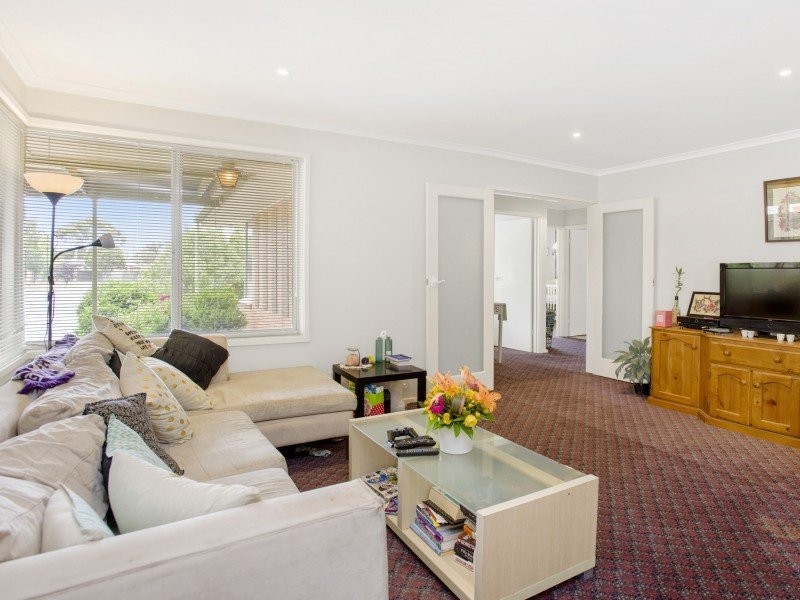 15 Melba Avenue, Sunbury VIC 3429