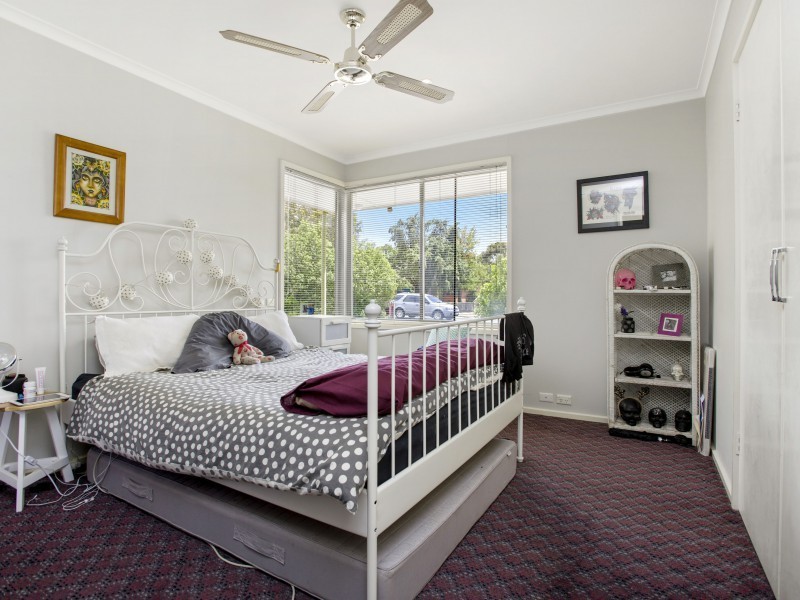 15 Melba Avenue, Sunbury VIC 3429