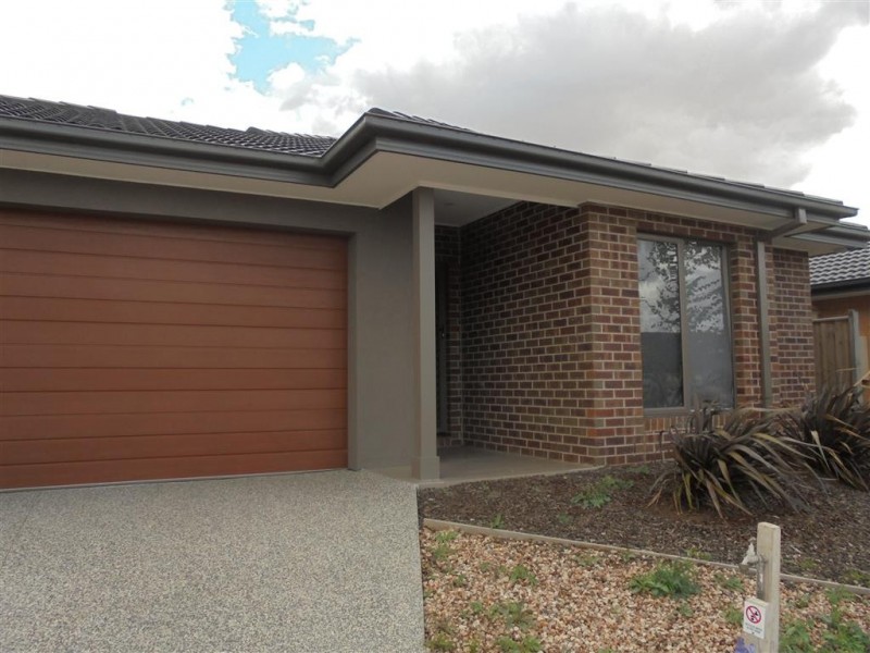 11 CLACY STREET, Diggers Rest VIC 3427