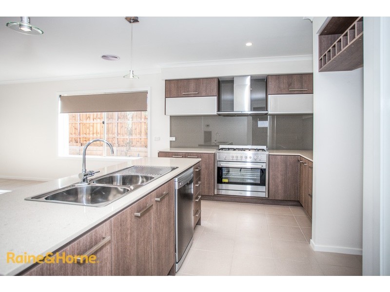 10 Jersey Drive, Sunbury VIC 3429