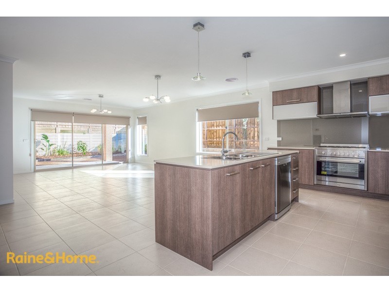 10 Jersey Drive, Sunbury VIC 3429