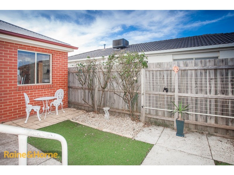 3/32-34 Charter Road East, Sunbury VIC 3429