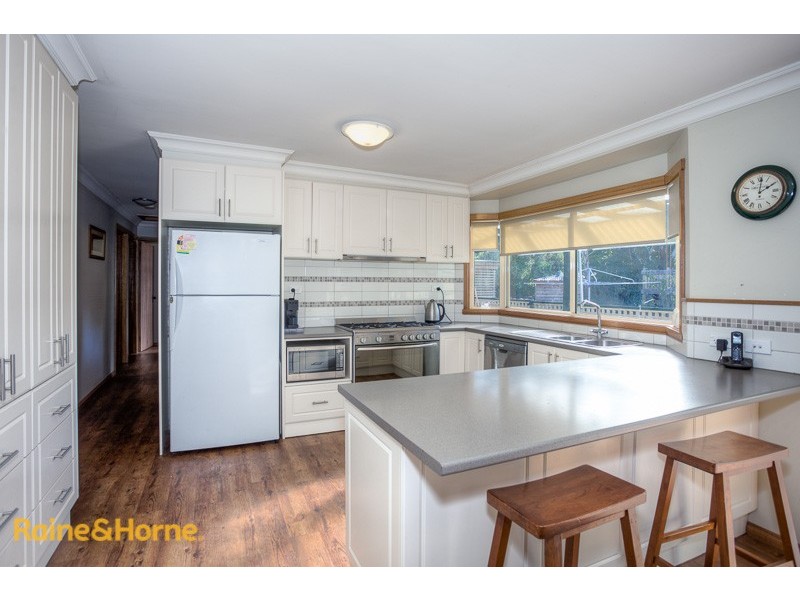 6 Gordon Crescent, Romsey VIC 3434