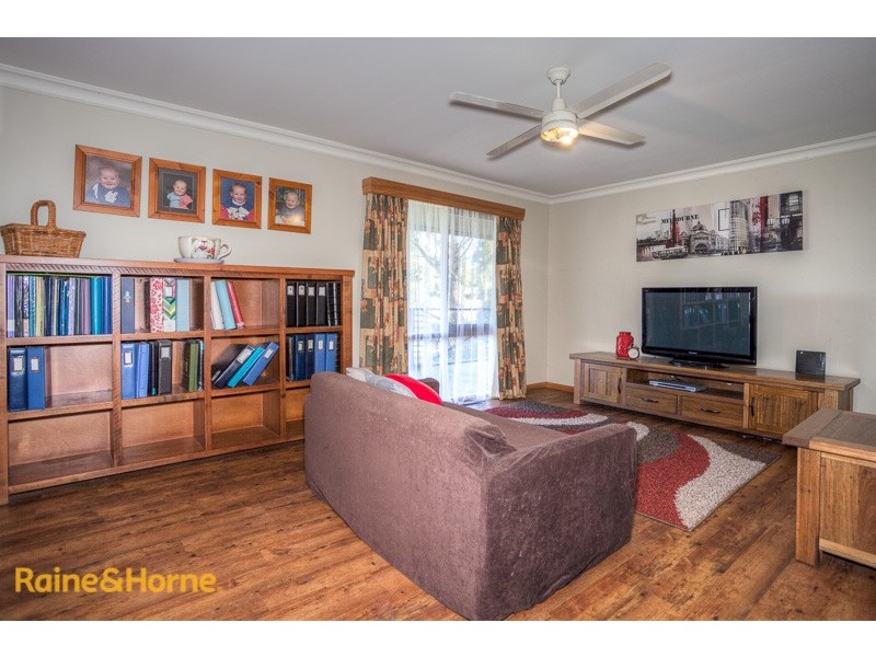 6 Gordon Crescent, Romsey VIC 3434