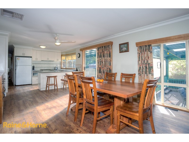 6 Gordon Crescent, Romsey VIC 3434