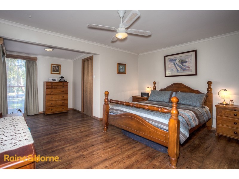 6 Gordon Crescent, Romsey VIC 3434