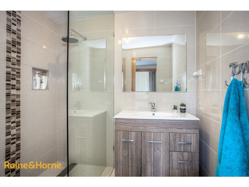 6 Gordon Crescent, Romsey VIC 3434