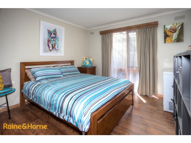 6 Gordon Crescent, Romsey VIC 3434