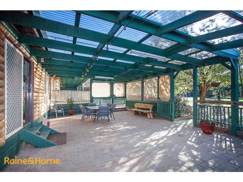 6 Gordon Crescent, Romsey VIC 3434