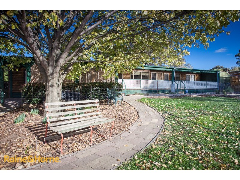 6 Gordon Crescent, Romsey VIC 3434