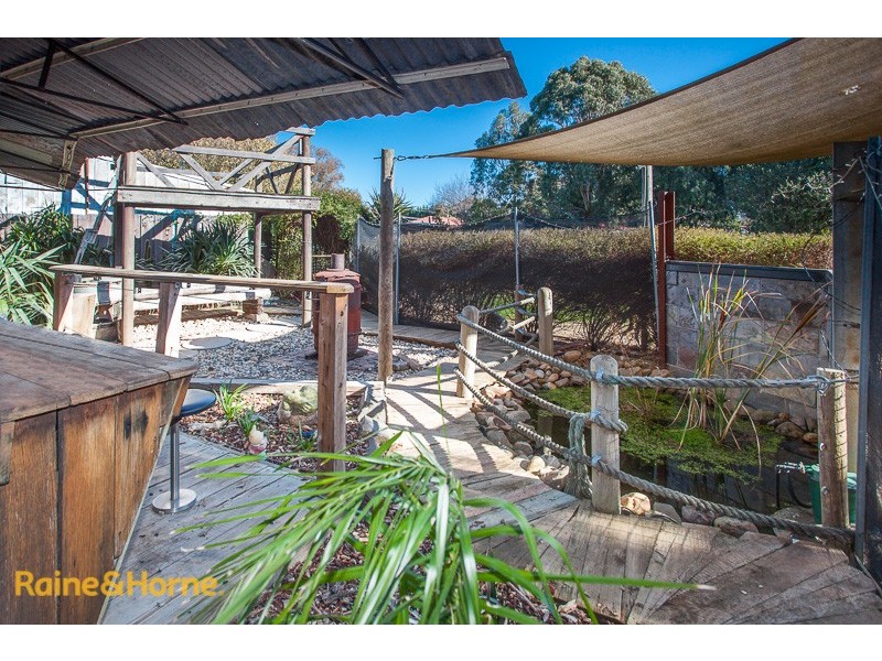 6 Gordon Crescent, Romsey VIC 3434