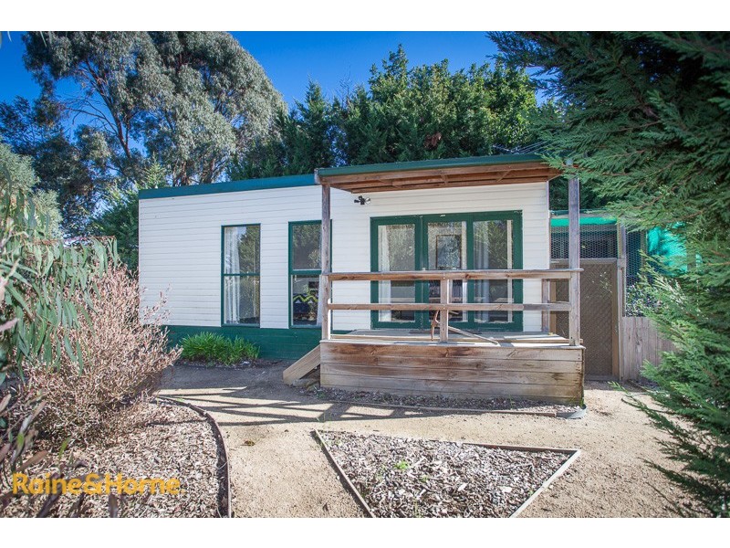 6 Gordon Crescent, Romsey VIC 3434