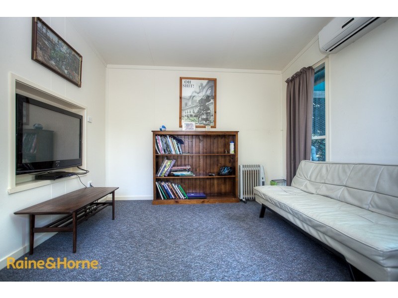 6 Gordon Crescent, Romsey VIC 3434