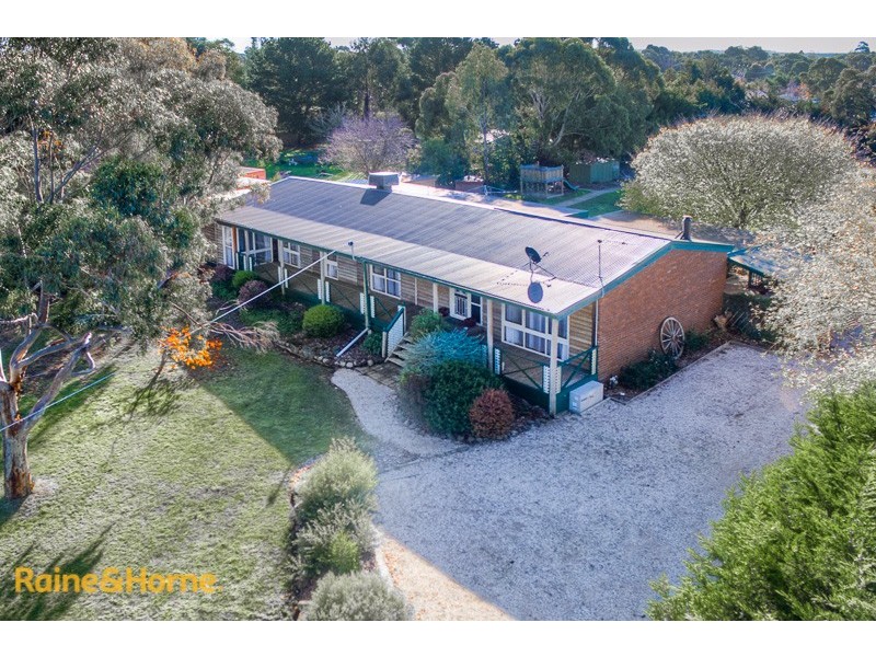 6 Gordon Crescent, Romsey VIC 3434