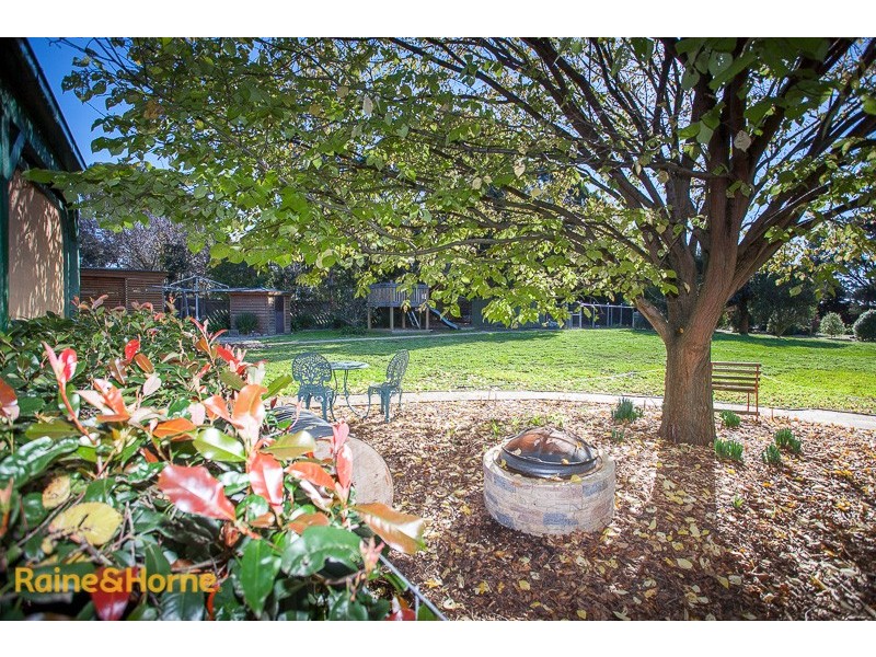 6 Gordon Crescent, Romsey VIC 3434