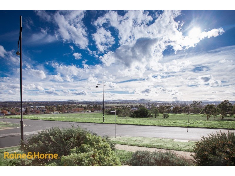 13 Outlook Way, Sunbury VIC 3429