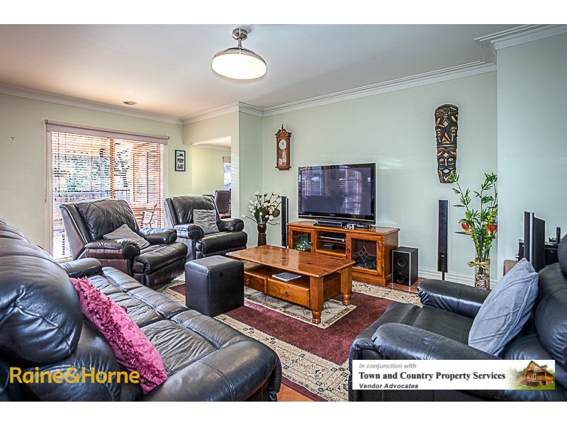 1 Claret Ash Drive, Sunbury VIC 3429