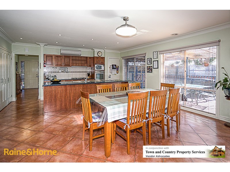 1 Claret Ash Drive, Sunbury VIC 3429