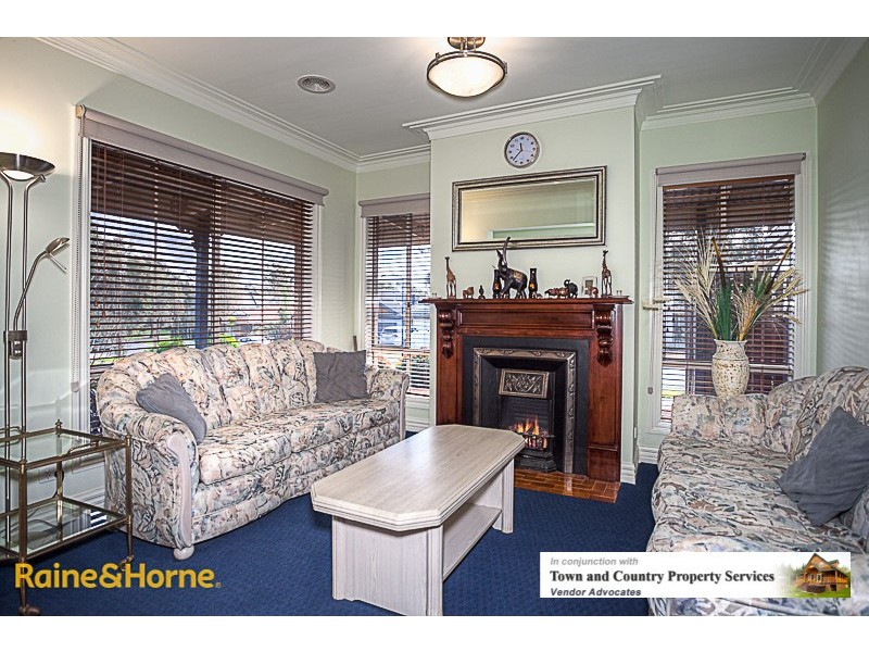 1 Claret Ash Drive, Sunbury VIC 3429