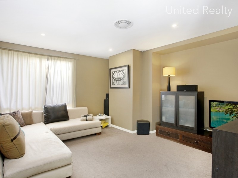 15 Broadbent Avenue, Middleton Grange NSW 2171