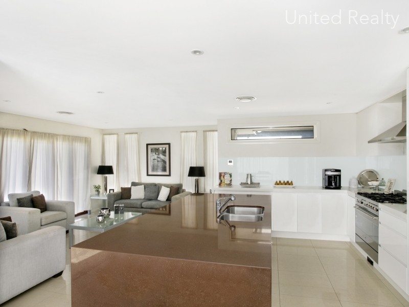 15 Broadbent Avenue, Middleton Grange NSW 2171