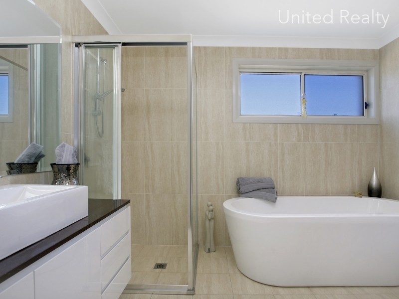 15 Broadbent Avenue, Middleton Grange NSW 2171