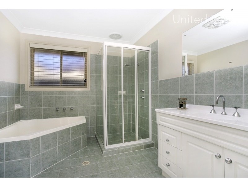 4 Fowkes Way, West Hoxton NSW 2171