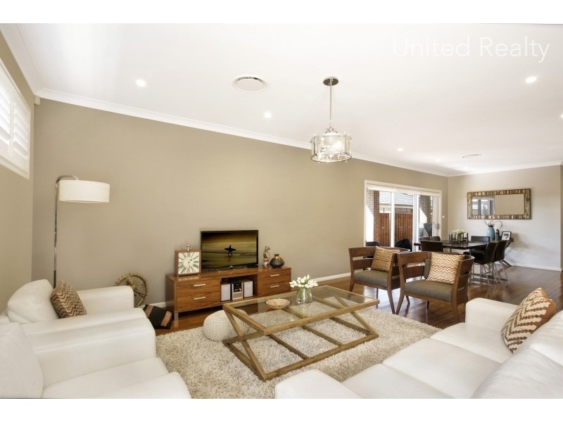 2 Squire Court, Carnes Hill NSW 2171