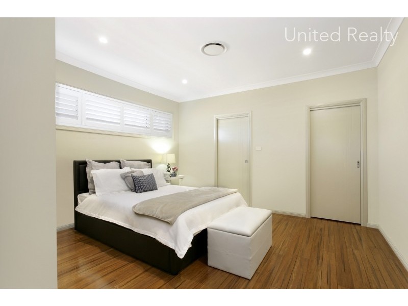 2 Squire Court, Carnes Hill NSW 2171