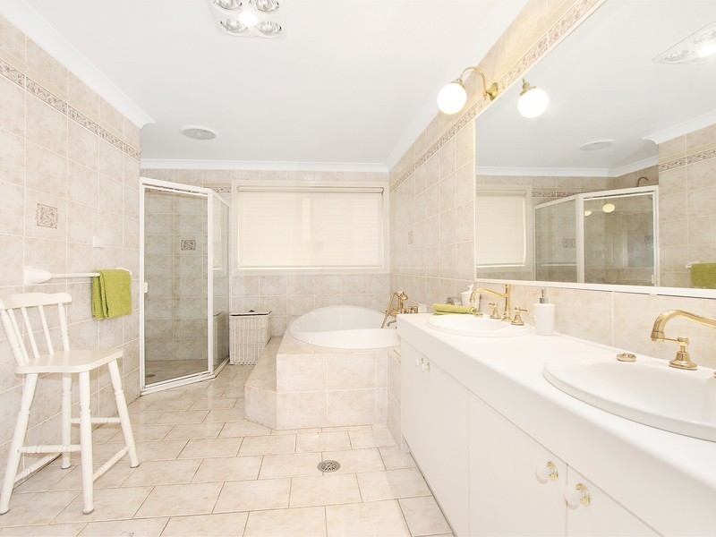 4 Helena Road, Cecil Hills NSW 2171