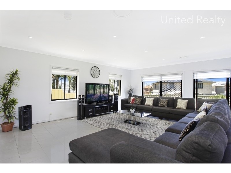 7 Symons Place, West Hoxton NSW 2171