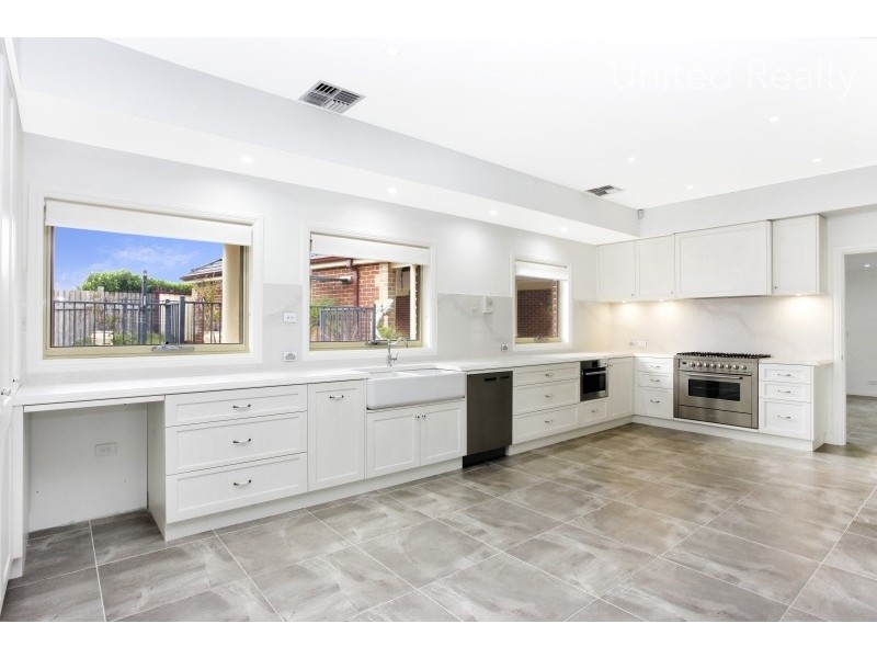 8 Mathew Place, West Hoxton NSW 2171