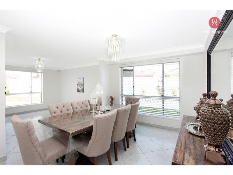 27 Wellesley Place, Green Valley NSW 2168