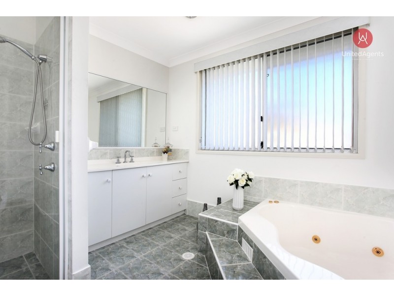 27 Wellesley Place, Green Valley NSW 2168