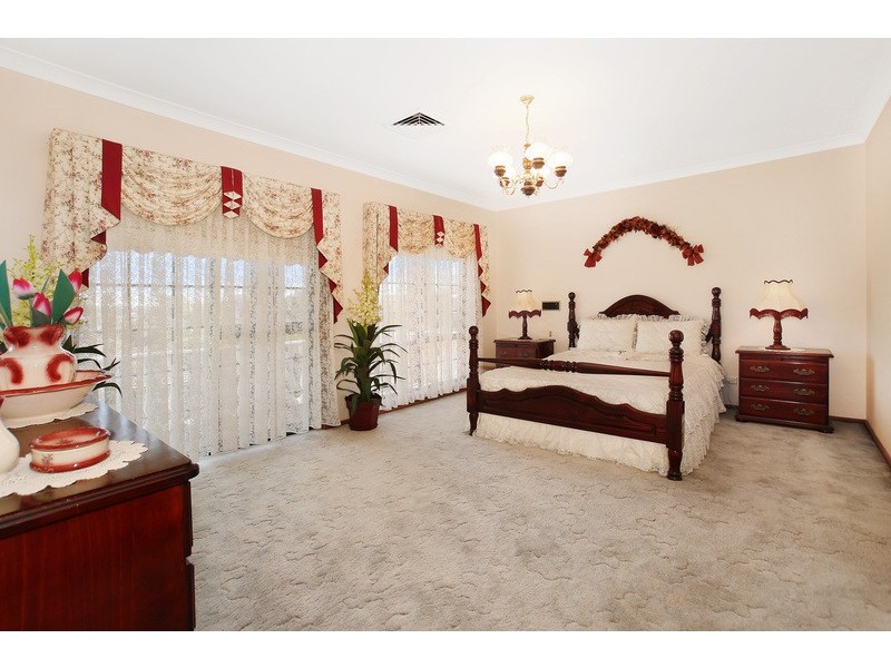 1 Hook Close, Hinchinbrook NSW 2168