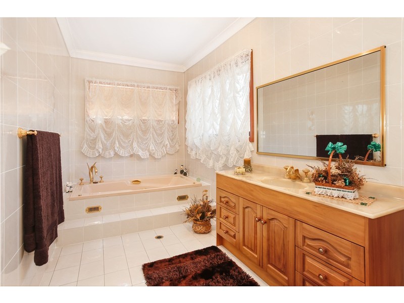 1 Hook Close, Hinchinbrook NSW 2168