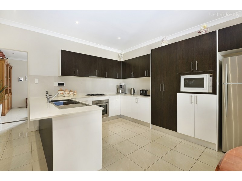 16 Redpa Close, West Hoxton NSW 2171