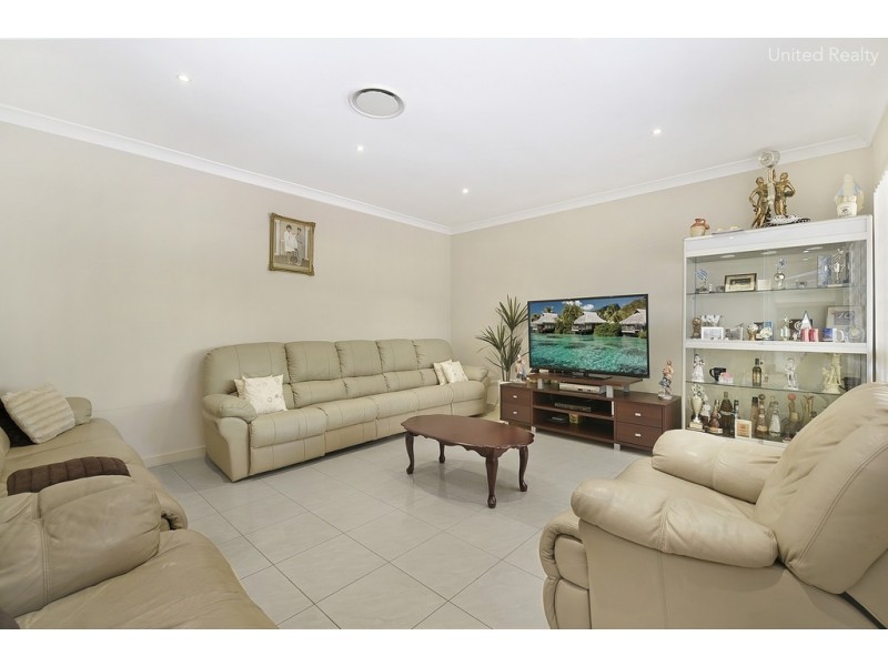 16 Redpa Close, West Hoxton NSW 2171