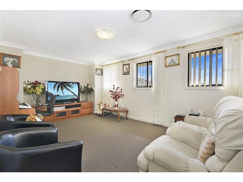 16 Redpa Close, West Hoxton NSW 2171