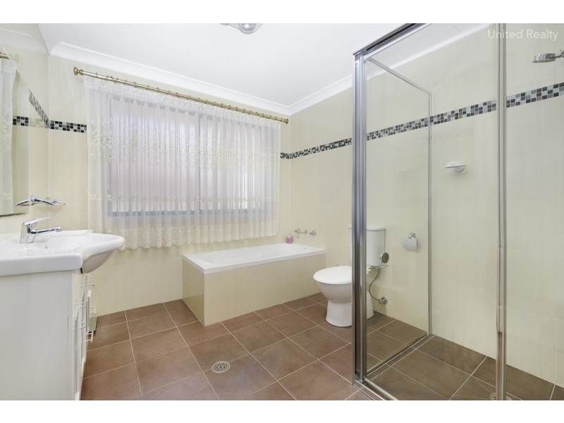 16 Redpa Close, West Hoxton NSW 2171